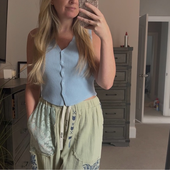 Light Blue Ribbed Knit Vest - Picture 2 of 2